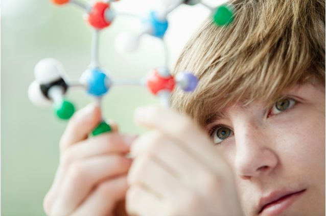 Le numérique à l'école, des outils intéressants, à l'ère des intelligences artificielles, appréhende